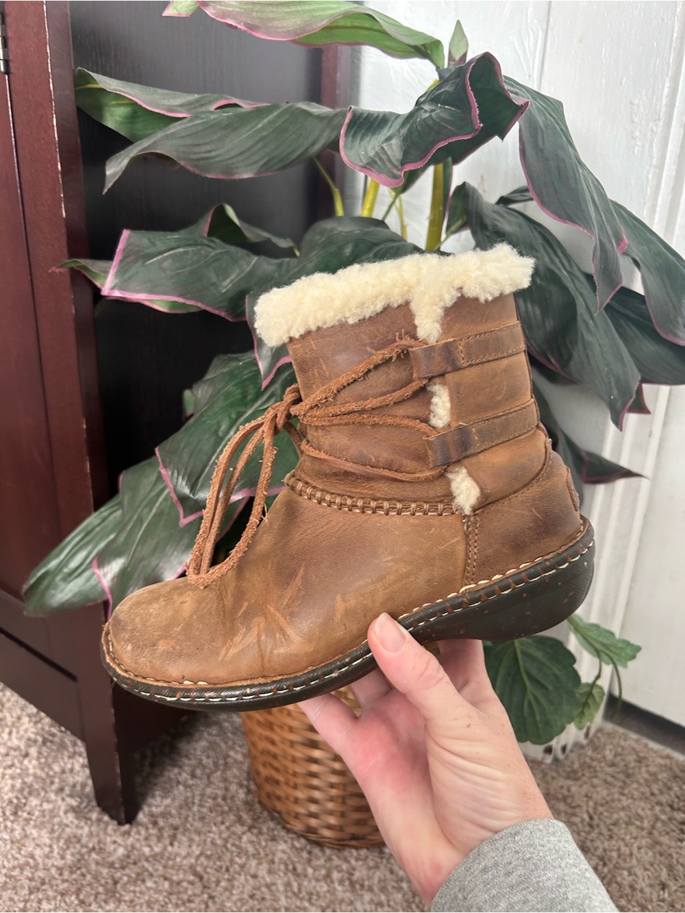 UGG girls Brown Shearling-Lined Lace-Up Winter Boot